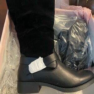 Ladies boots size 8.5